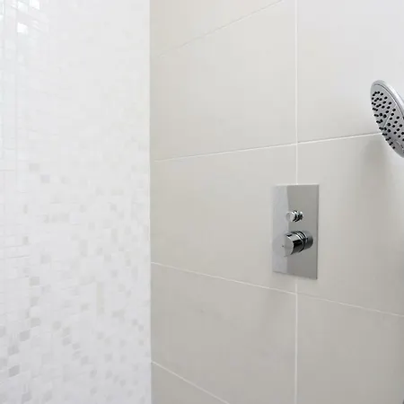 דירה Hm - Flores Skylight