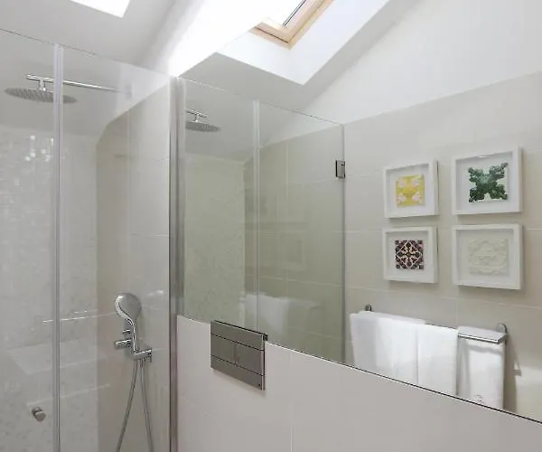 Hm - Flores Skylight