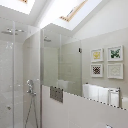 Hm - Flores Skylight